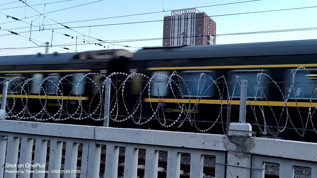 z226次通过黄村站 本务机车df11g