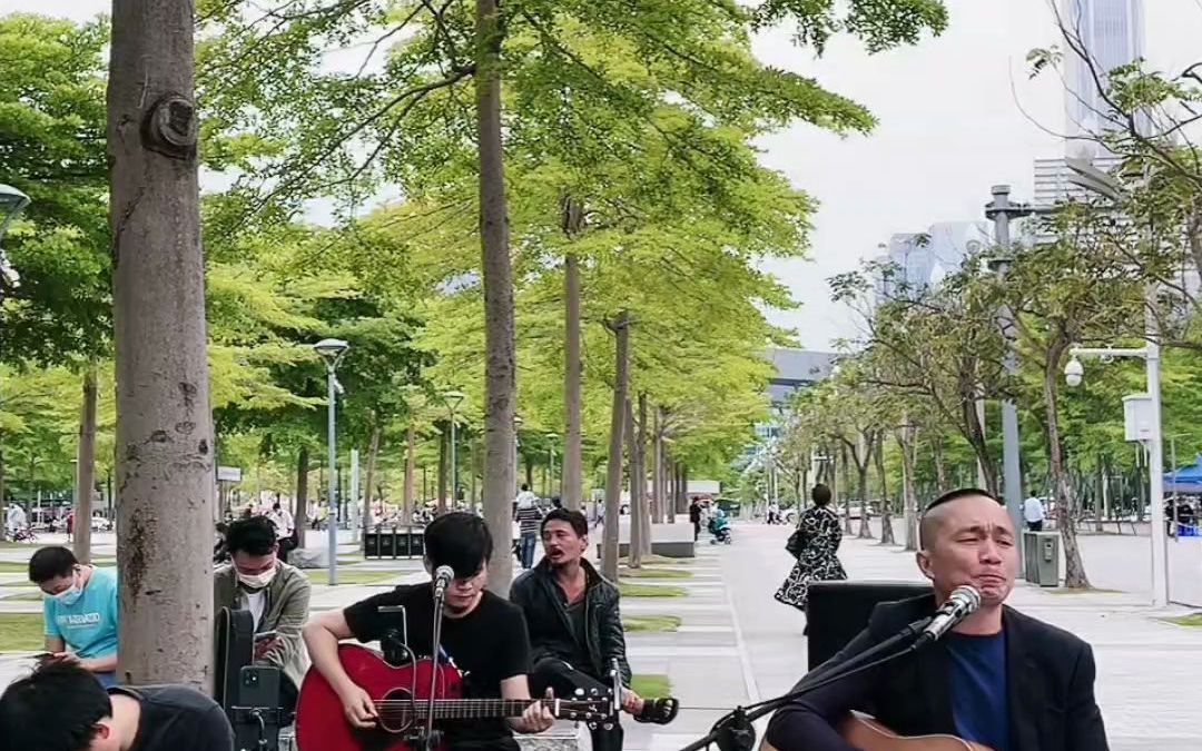 [图]深圳中心书城 街边乐队演奏世界名曲《加州旅馆》 主音吉他超赞！