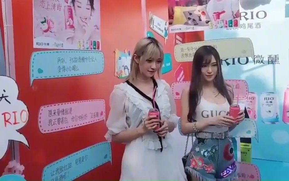 腐团儿在嘉年华展台粉丝直呼老板广告费结一下