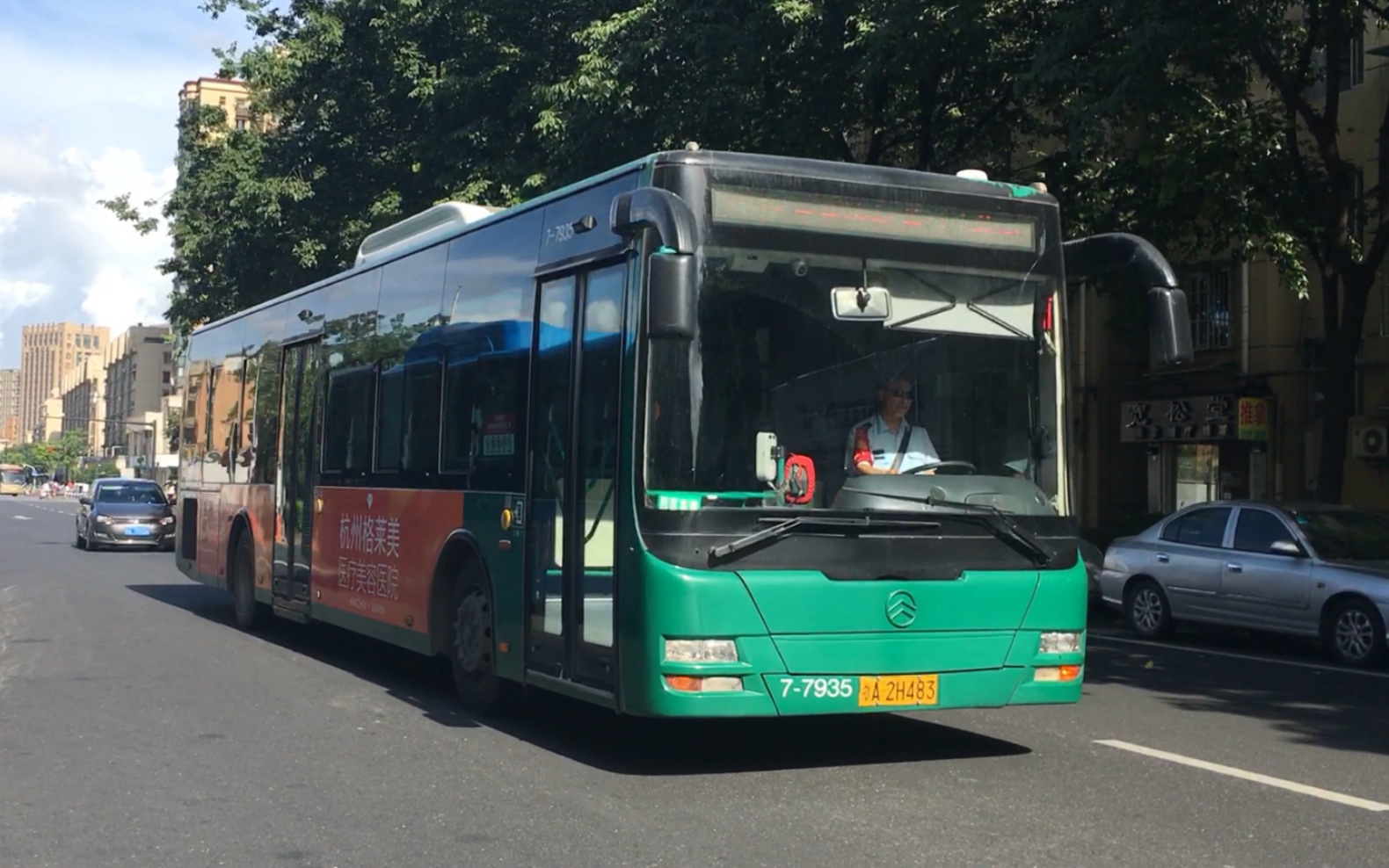 杭州公交 xml6125jhev88c 107路 7-7935