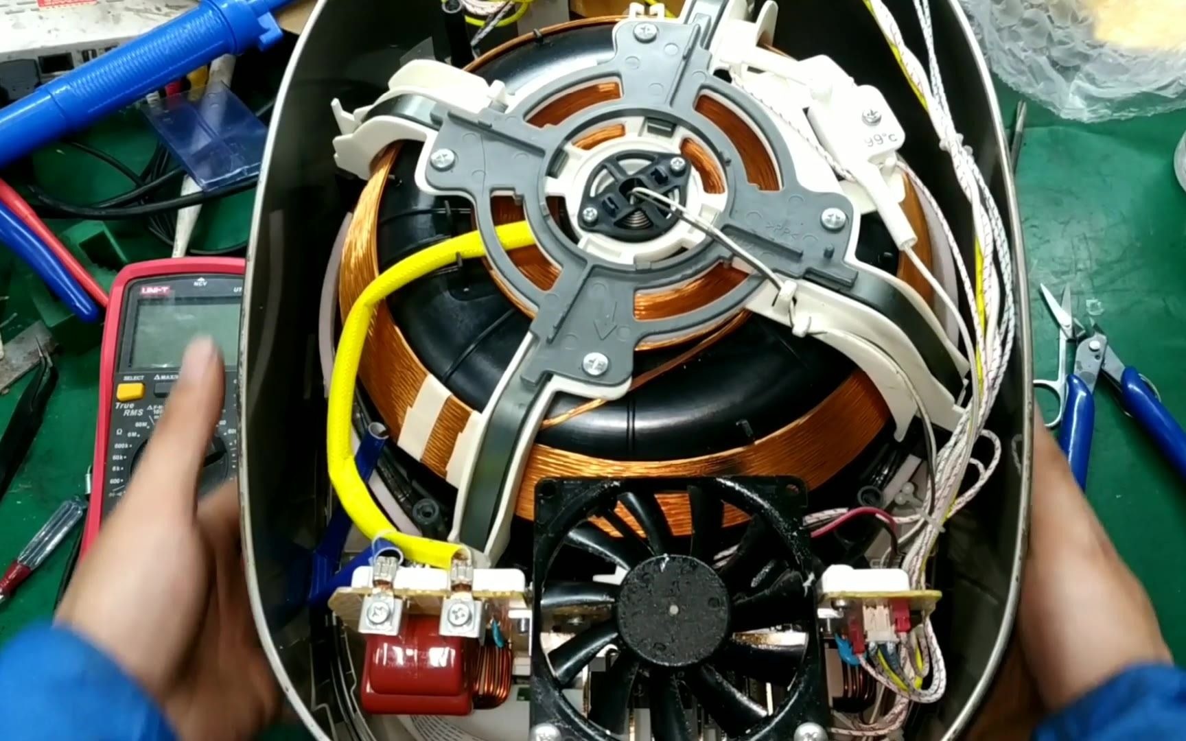 日本虎牌电饭煲不通电,用户直接更换了保险丝,结果听了一个响