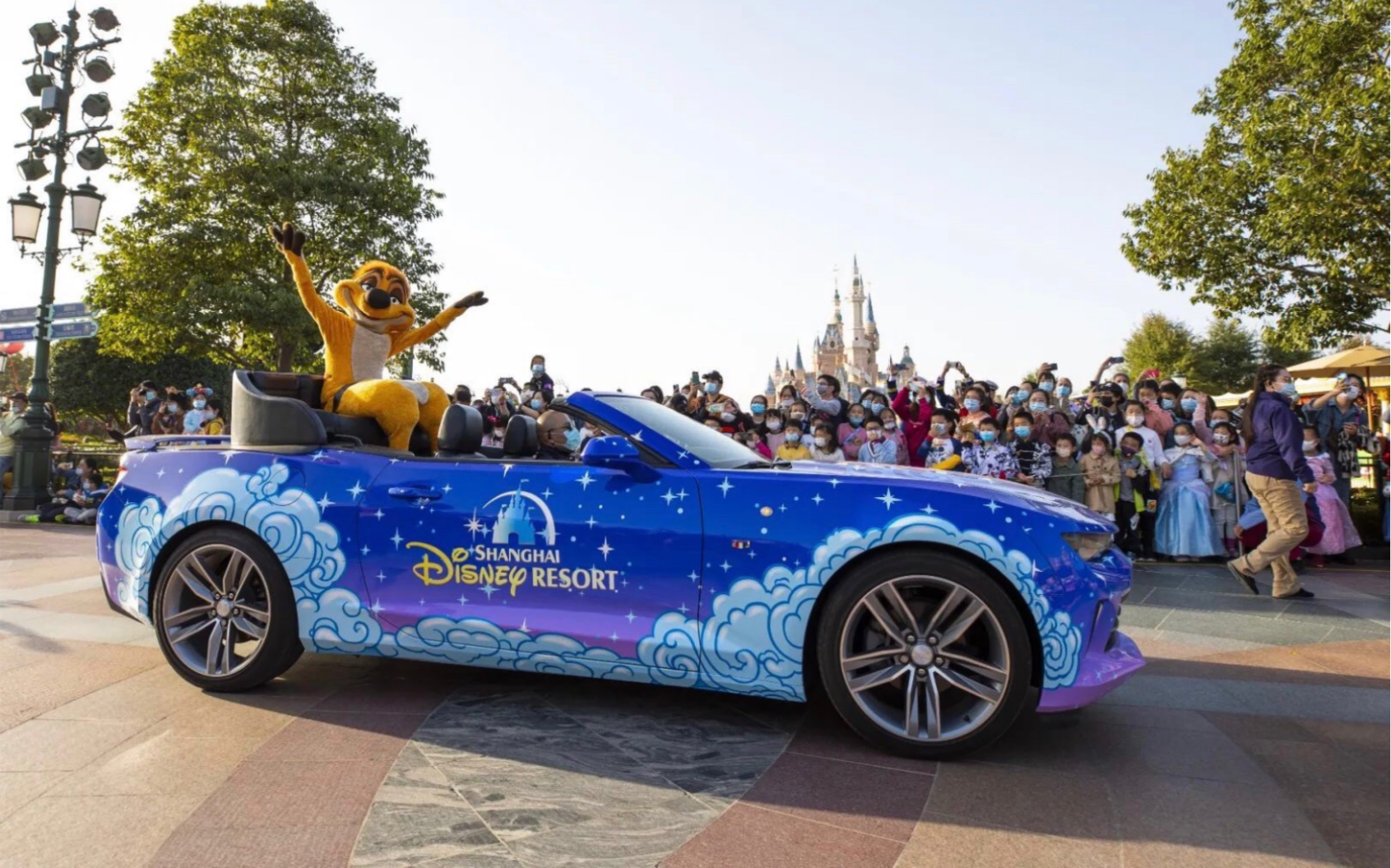 上海迪士尼 11.9消防日主题活动 花车巡游领航丁满打头 一年仅一次