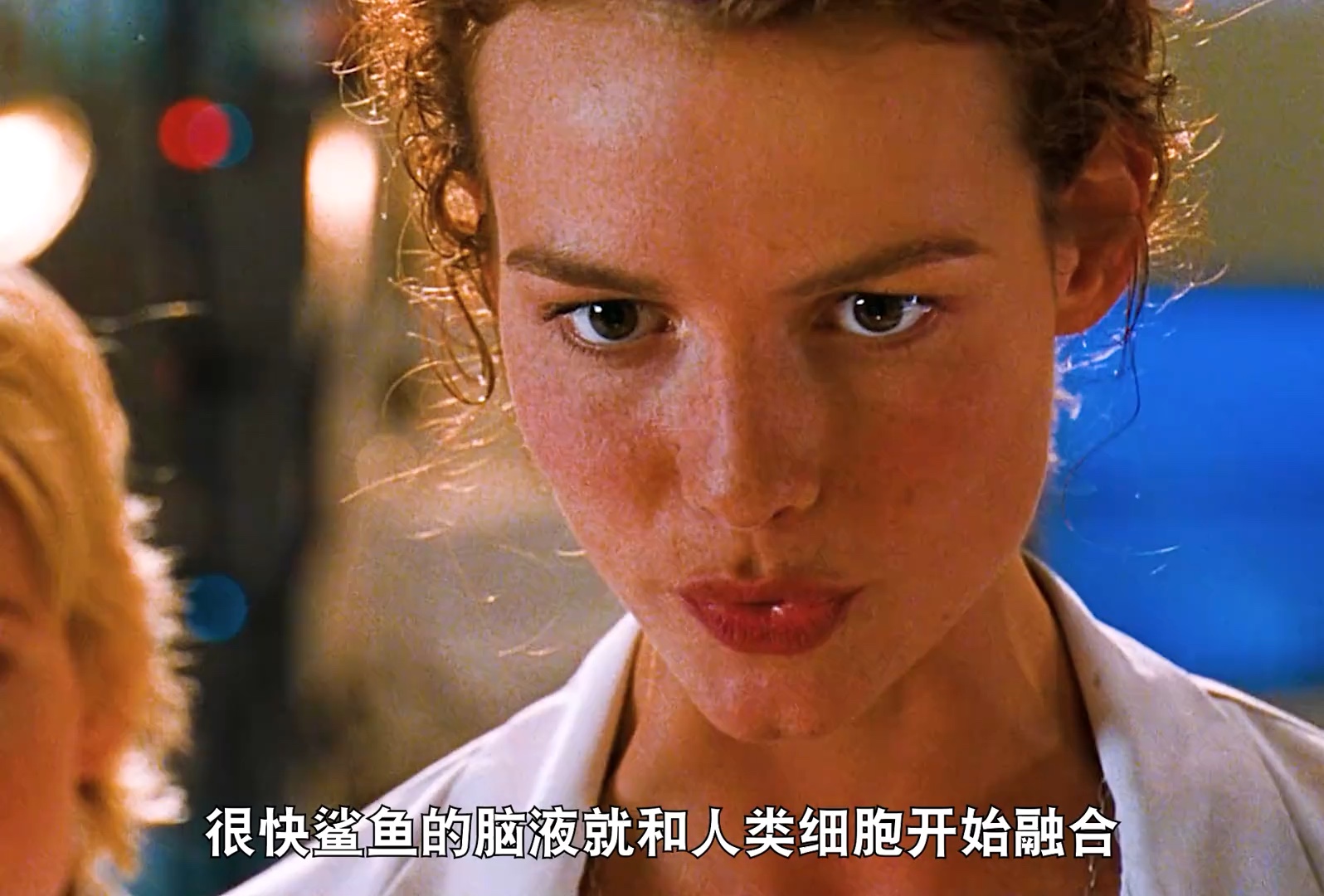 推荐一部非常好看的科幻惊悚电影《深海狂鲨》