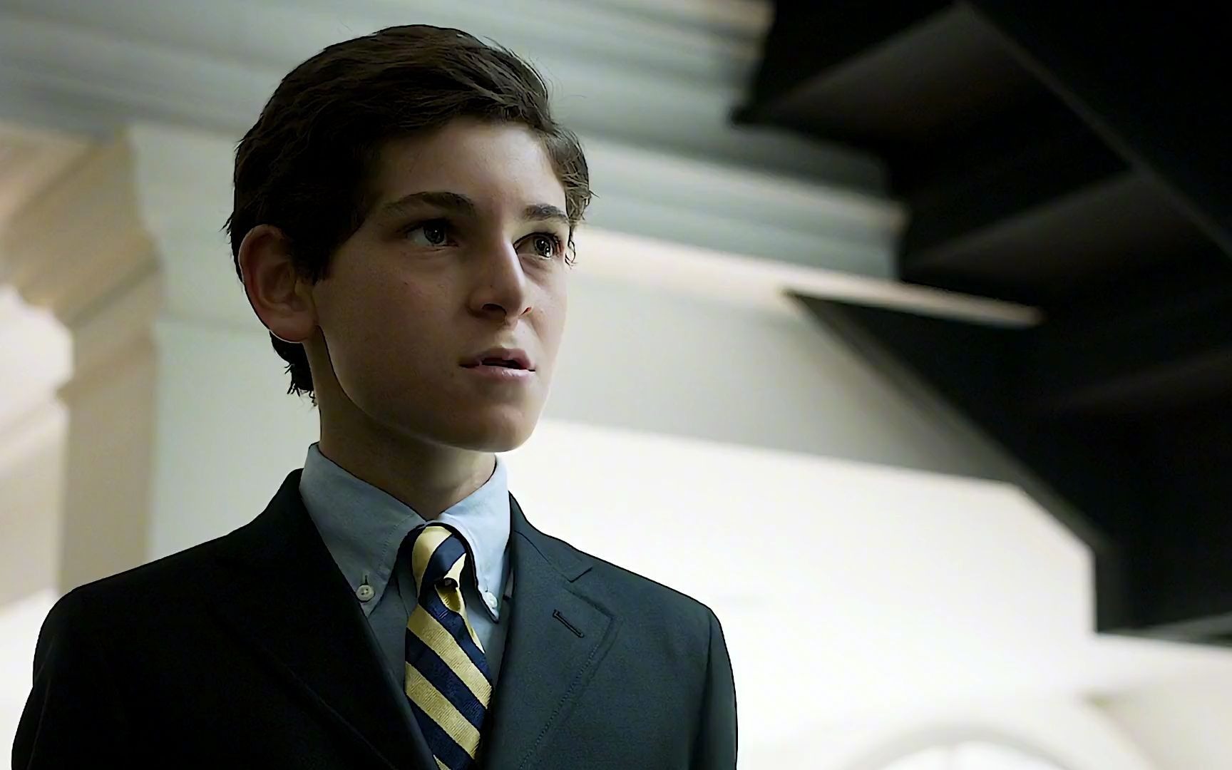 少年蝙蝠侠遭同学嘲笑,管家的硬核教育真解气