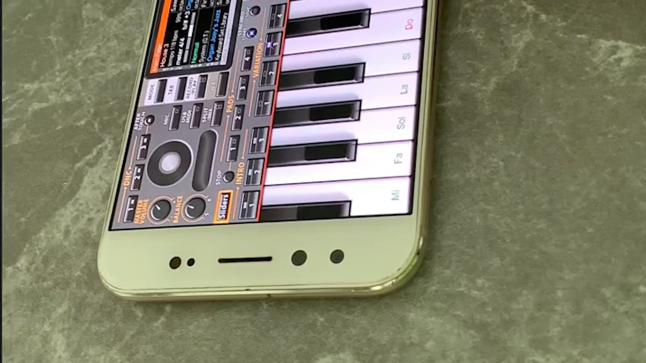 手机弹电子琴边疆的泉水清又纯