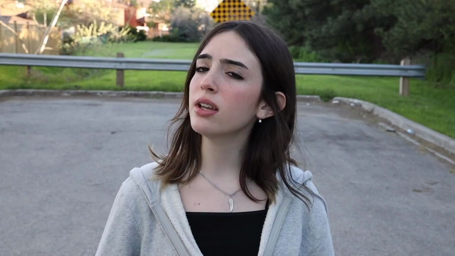 【gabriela bee】somebody new