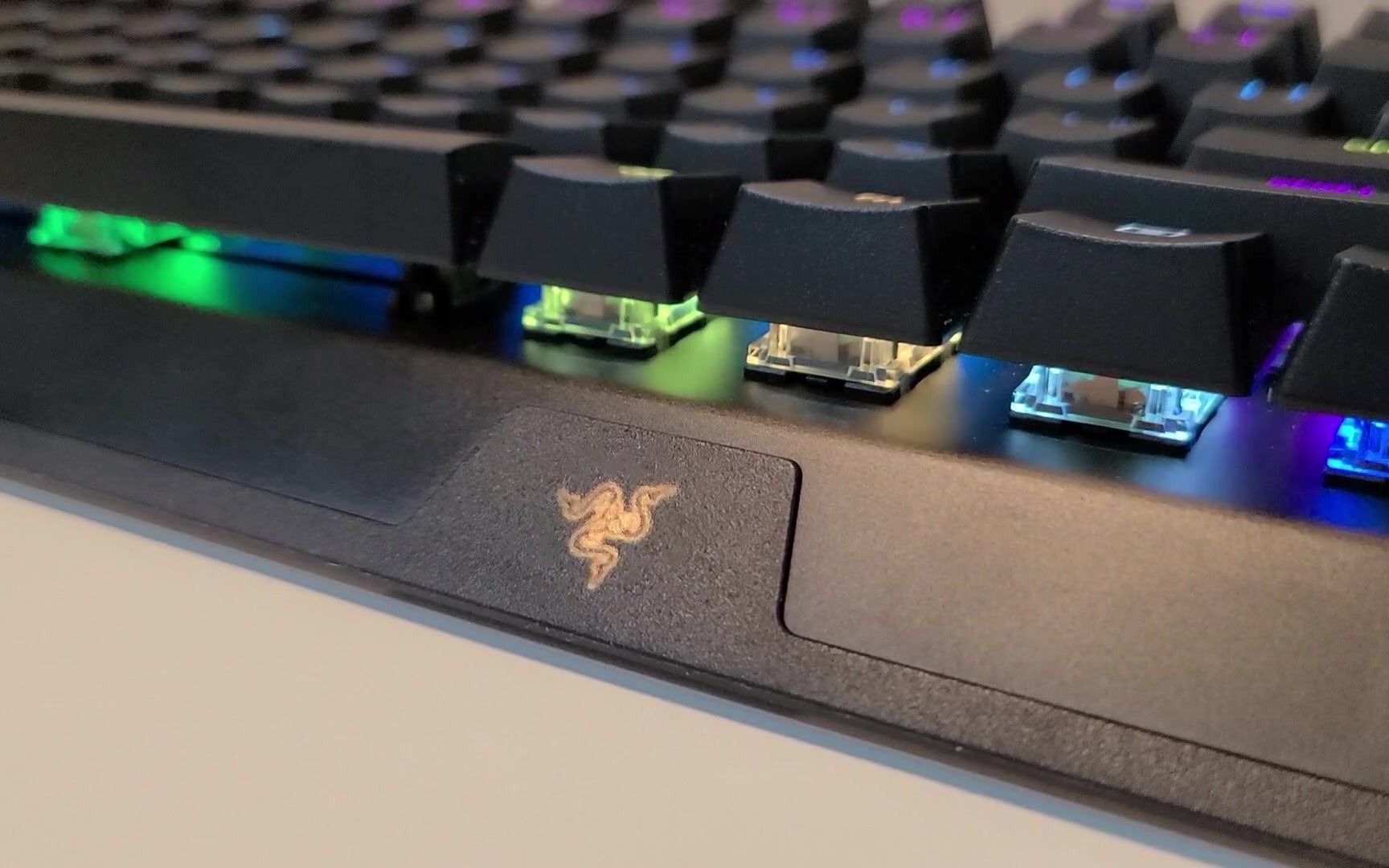 活动作品键盘上手测评雷蛇黑寡妇v3绿轴