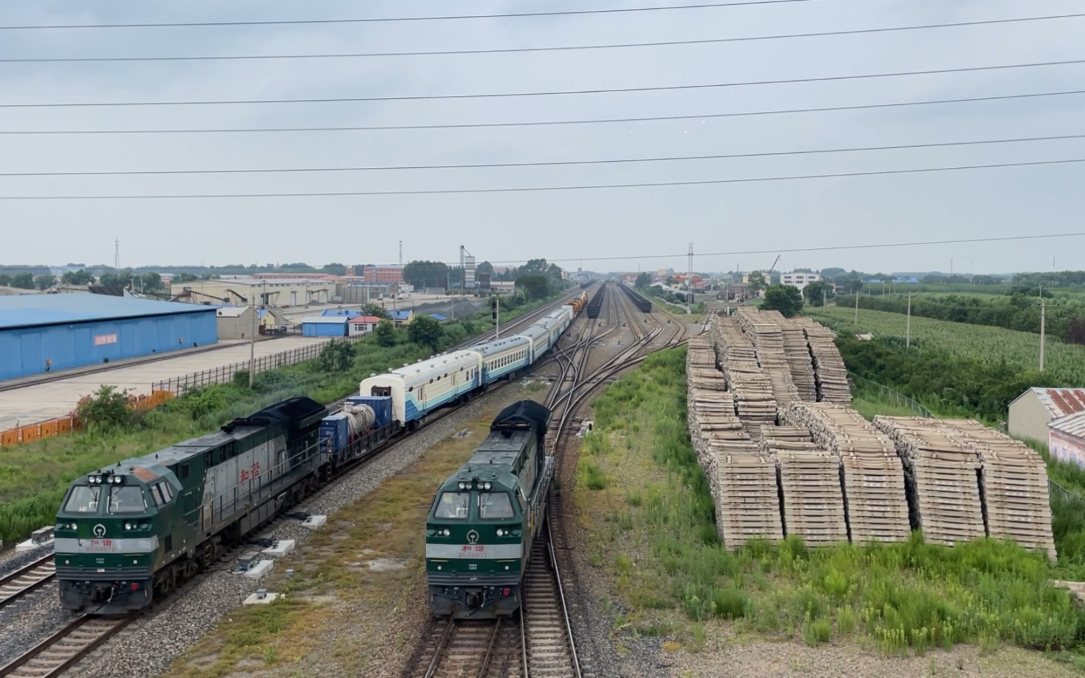 哈局佳段hxn50074牵引哈尔滨工务机械段宿营车物料运输车隧道桥梁清筛