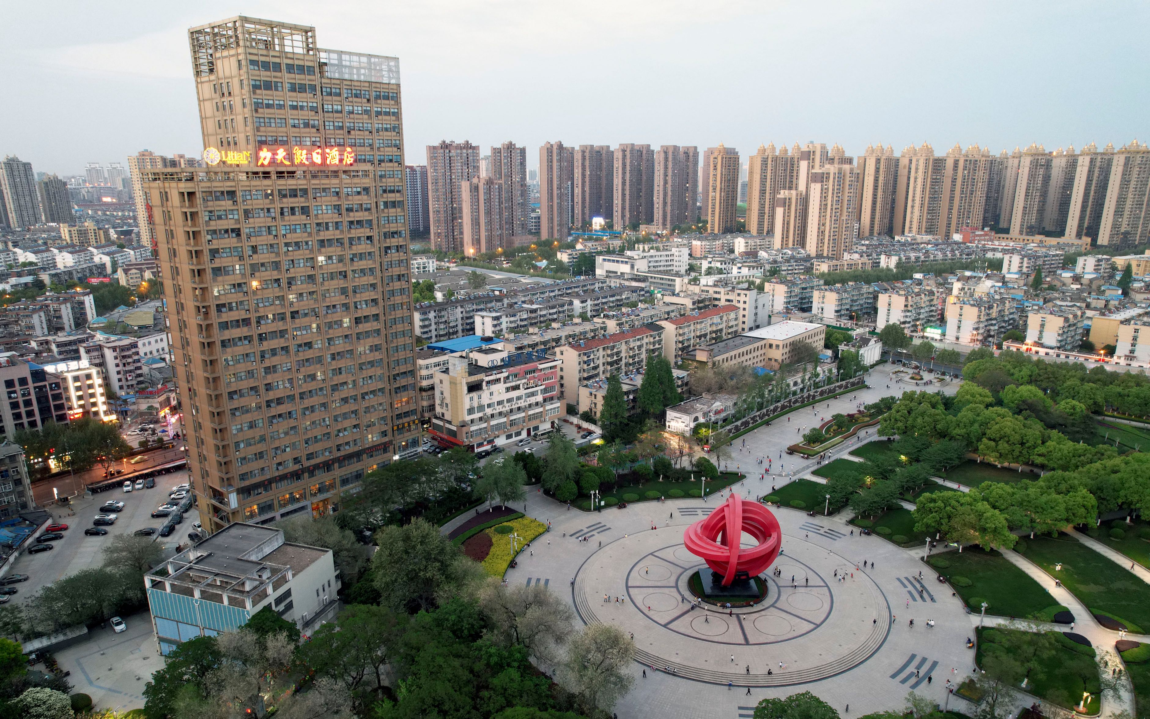 航拍合肥瑶海标志性建筑:和平广场