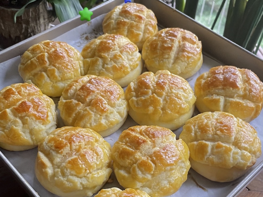 教你怎么做美味{菠萝包}烹香的酥皮搭配松软面包完全不能拒绝