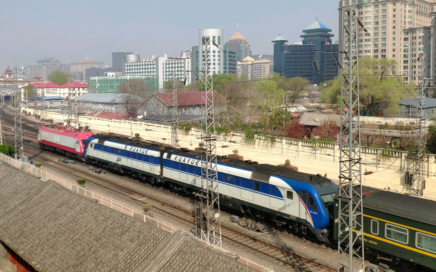 【猪王机破】z208次本务df11g0001.