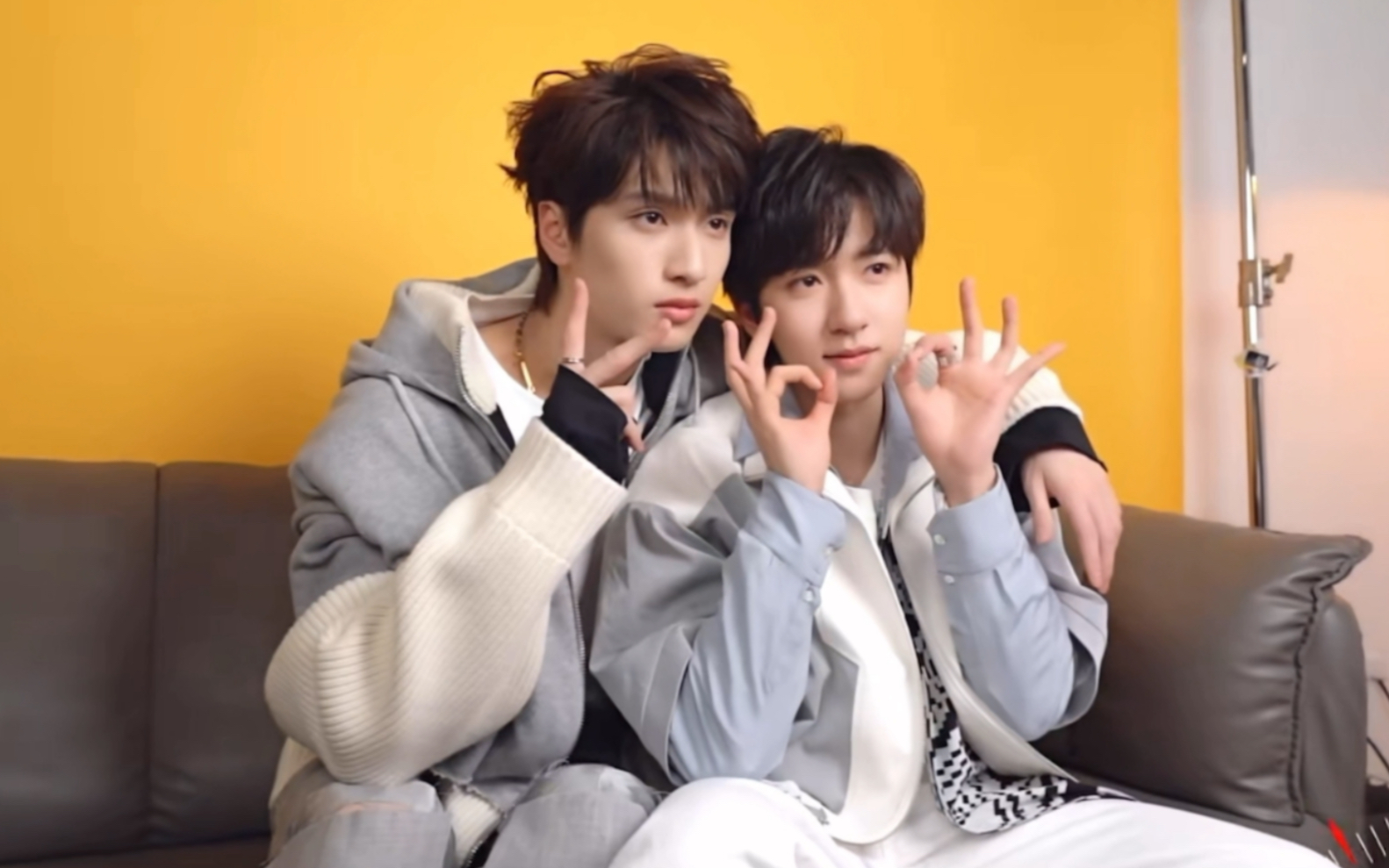 【翔霖】救命,这张小卡真的很好看,还有,今天也是超甜的一天哦,小伙伴