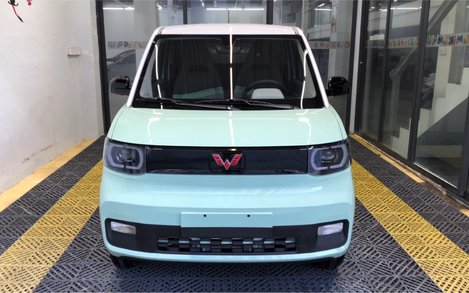 五菱宏光mini ev马卡龙贴膜完工展示