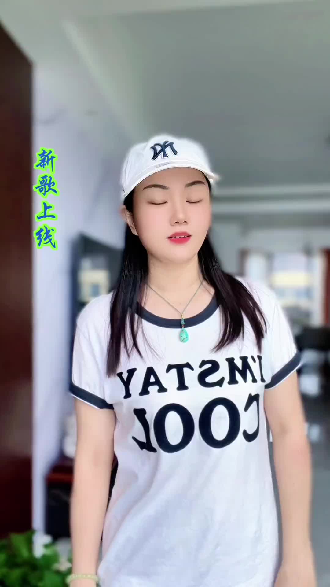 网络女歌手王馨图片