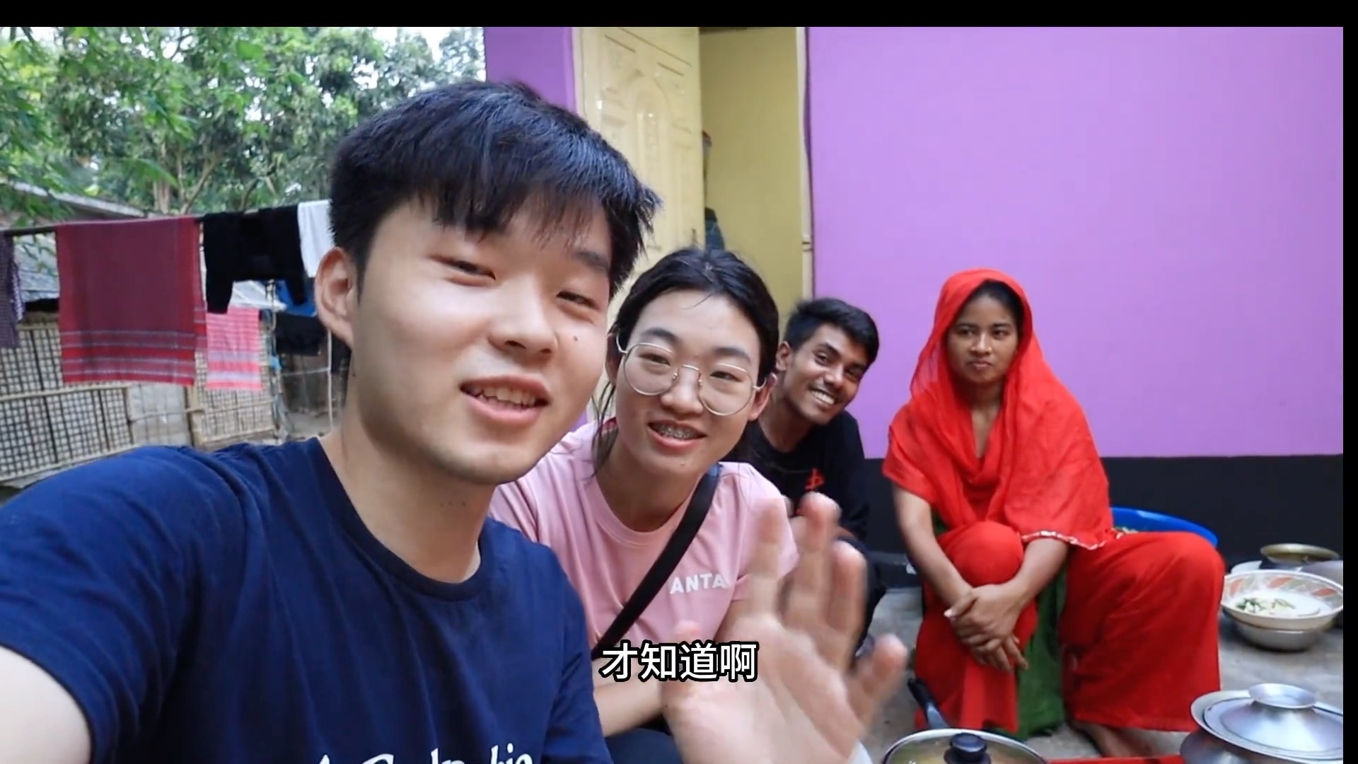 《大头小头去旅行》卡卡回国后,香香生气,以为不要她.现在看来有点假