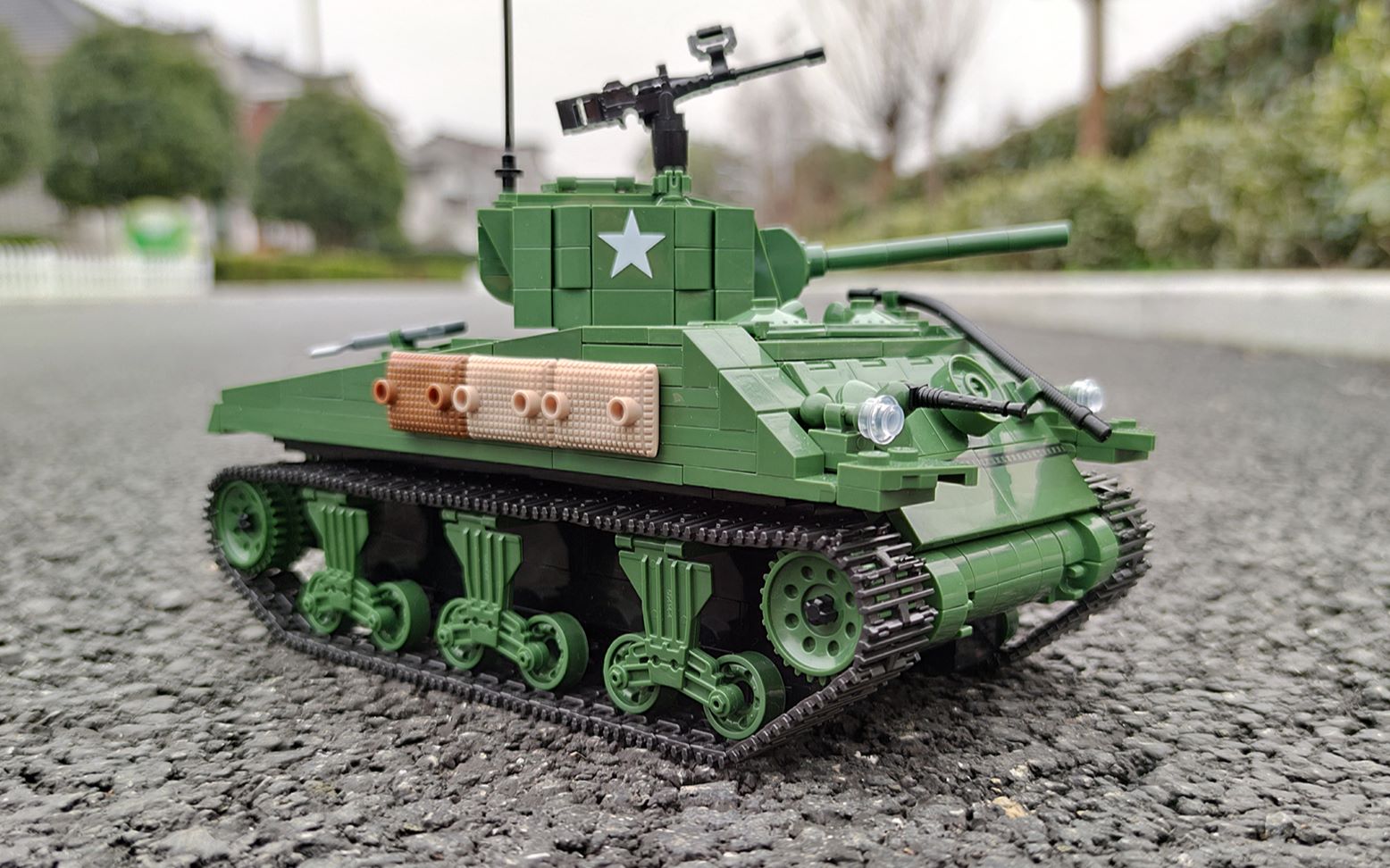 寻找积木里的陆战之王全冠积木谢尔曼m4a1坦克评测造型有点怪