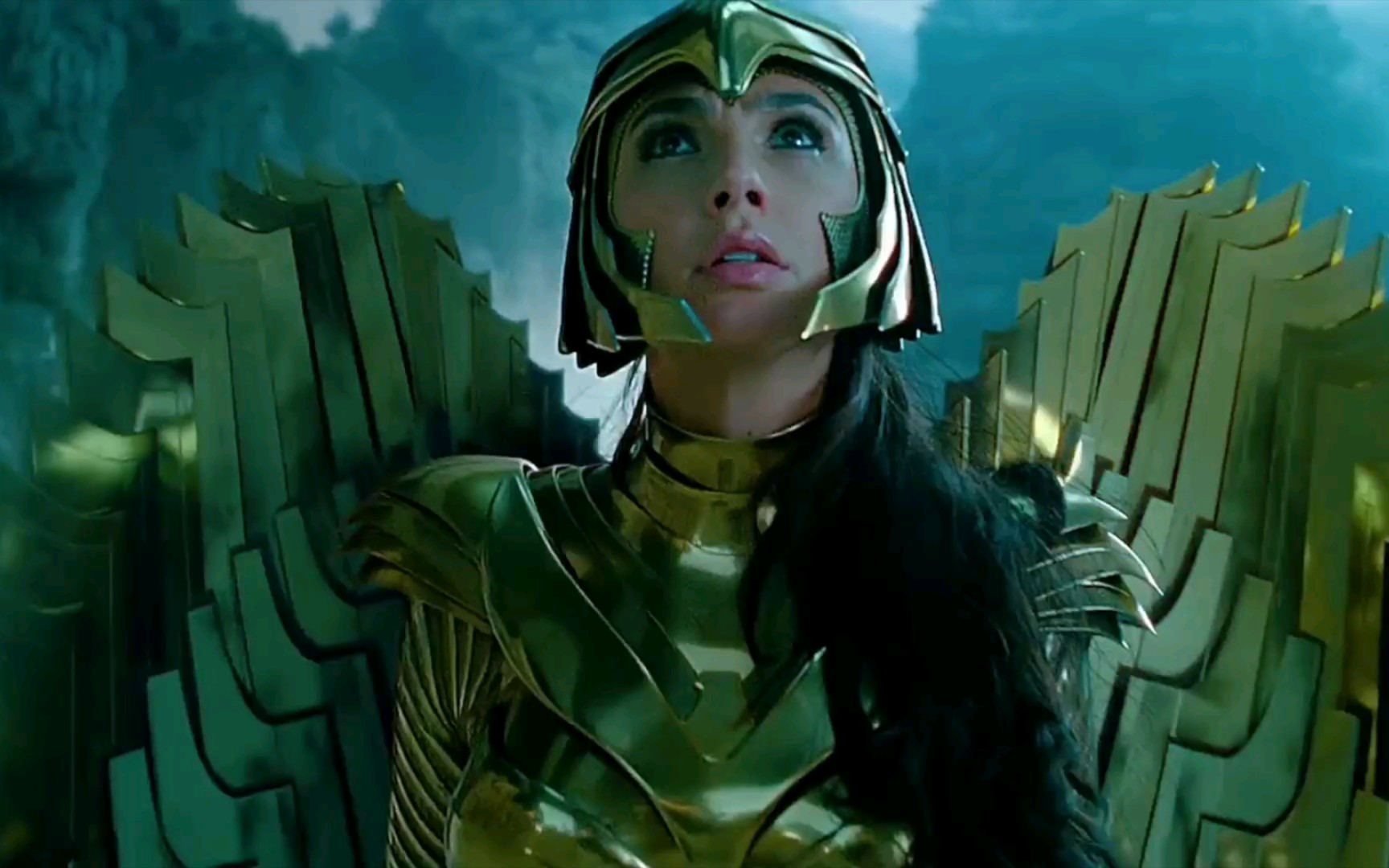 神奇女侠配上黄金圣衣