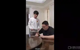 Скачать видео: 嫖老师对小龙堡和小马的差别待遇