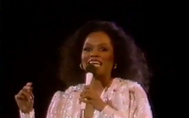 [图]【巨星登场】Diana Ross - I'm Coming Out (Live 1980)