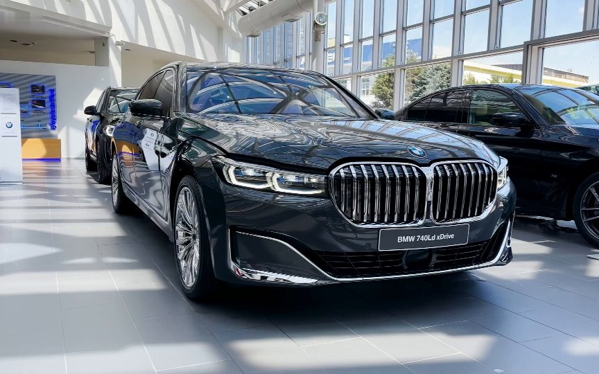 2022宝马7系 外部和内部细节