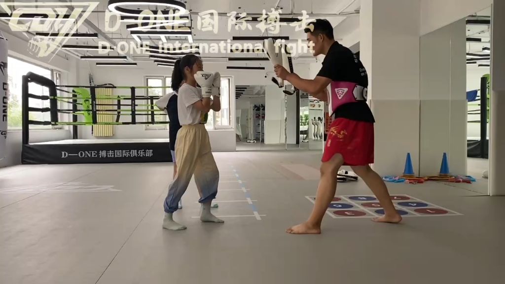 d-one搏击国际俱乐部散打拳击比赛训练