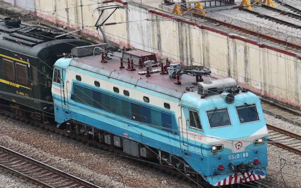 【国庆临客】ss8-0188牵引k6532出韶关东站