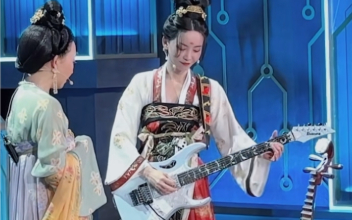 于文文古装电吉他 太酷了吧