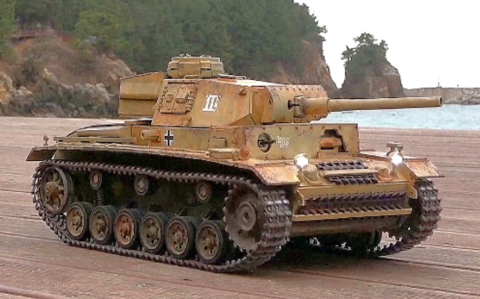 【户外越野】国产遥控坦克 恒龙 1/16 德国三号german panzer iii