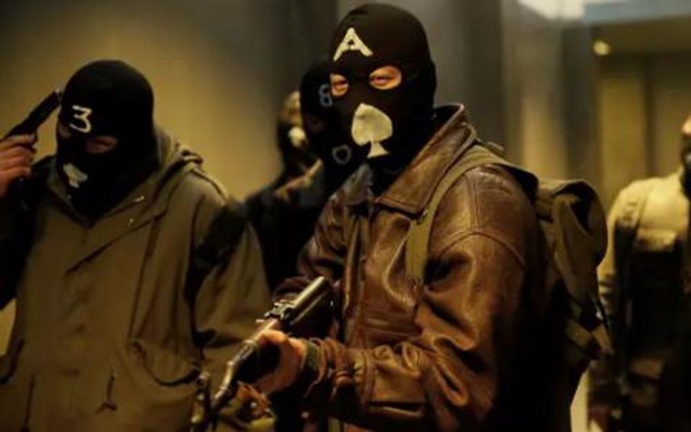 人质空手夺枪,秒杀劫匪!这才高手