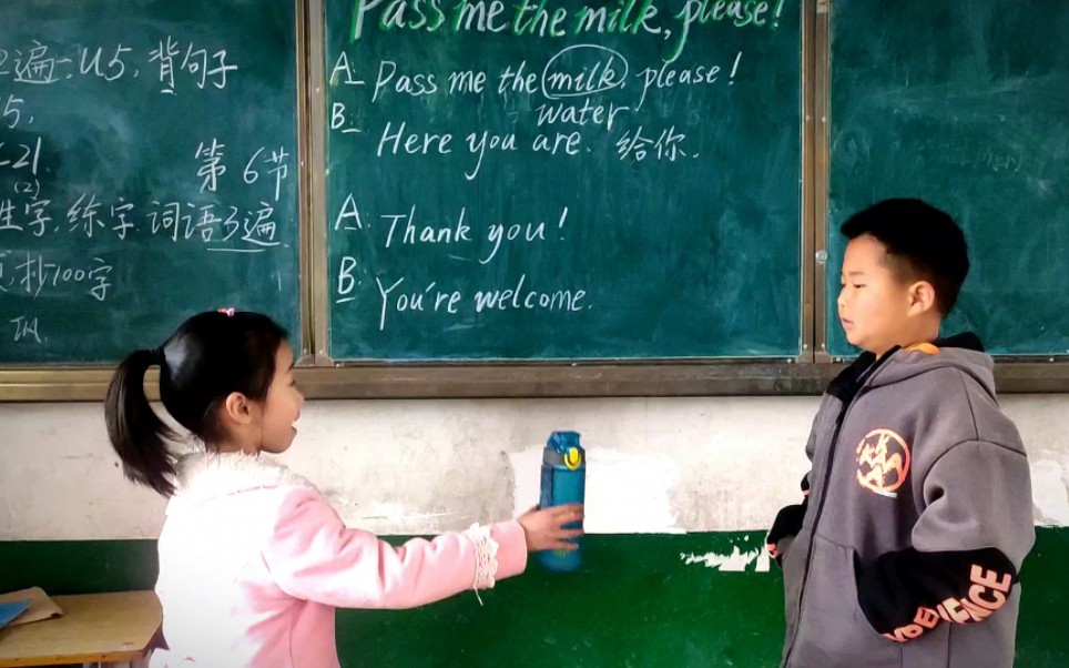 湘鲁版英语三年级下册 第五单元 Pass me the milk, please! 小朋友们已经会角色扮演了!哔哩哔哩bilibili