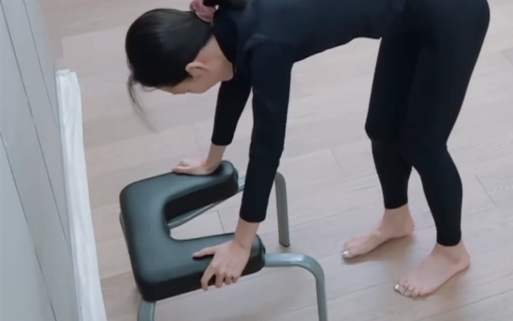 王鸥光脚倒立太厉害91