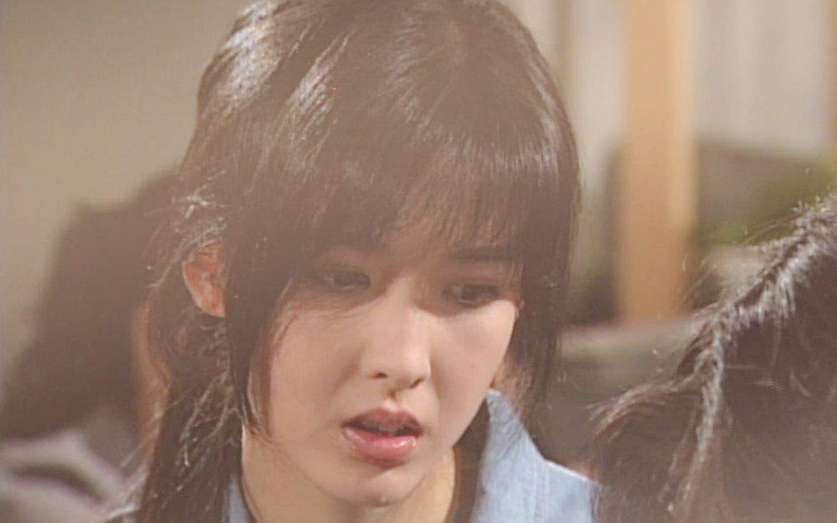 大时代周慧敏龙纪文两人像老朋友一样谈笑讲着展博的