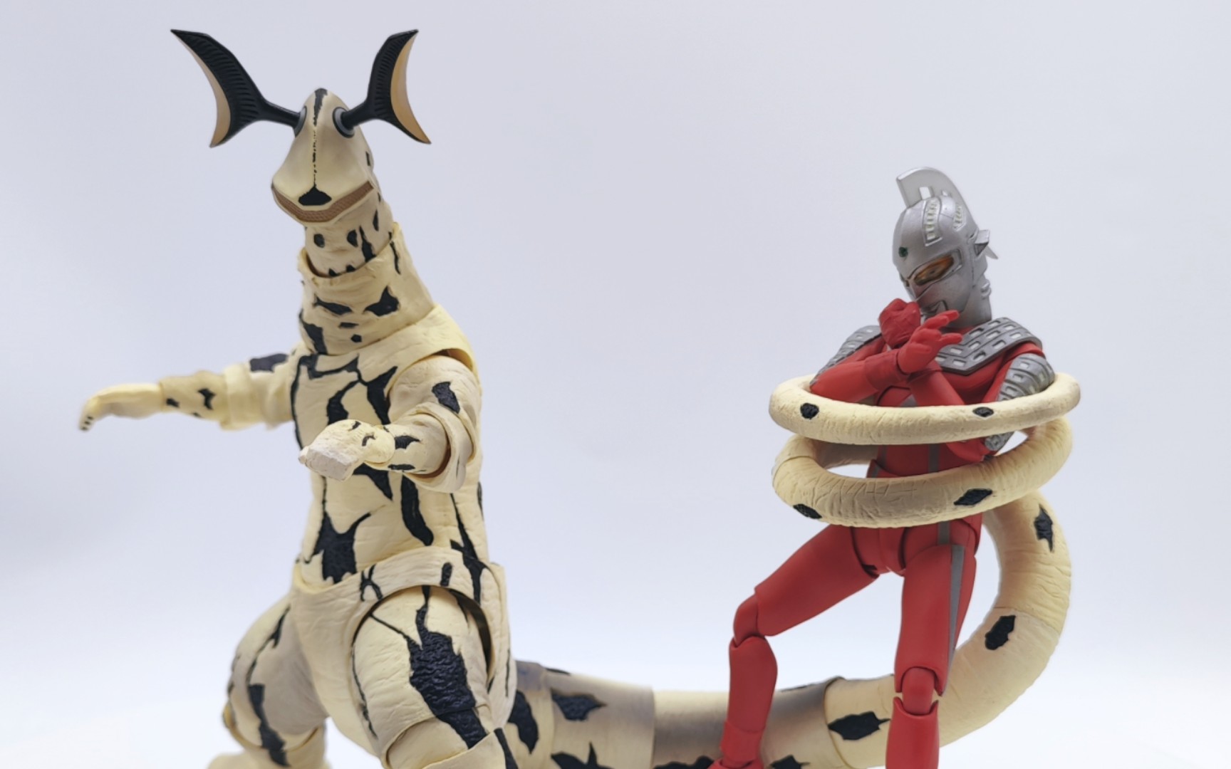 终于又有新规怪兽啦,万代shf赛文奥特曼,艾雷王简评