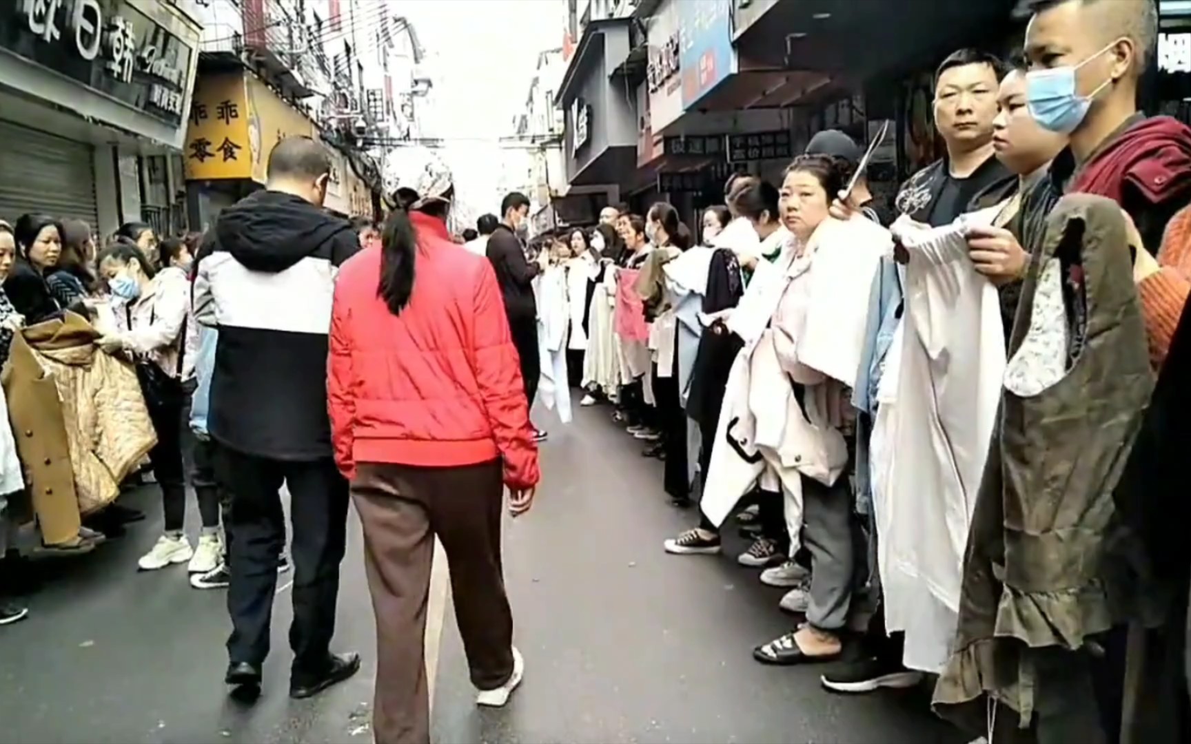 广州街头最新现状,实拍今天广州海珠区凤阳街街头,一起看看吧哔哩哔哩bilibili