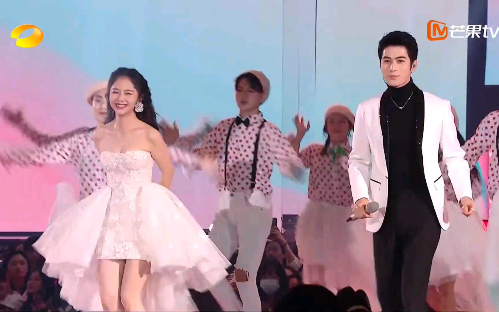 湖南双十一超拼夜谭松韵跳螃蟹舞了笑容超甜爱了