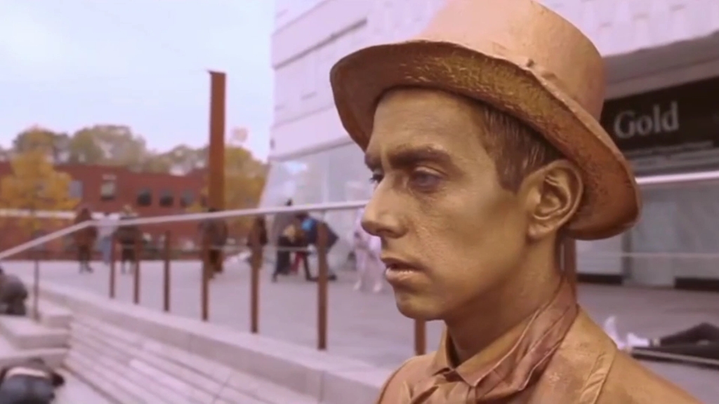 世界爆发丧尸病毒假铜人和丧尸对视一天一夜该怎么做才能自救