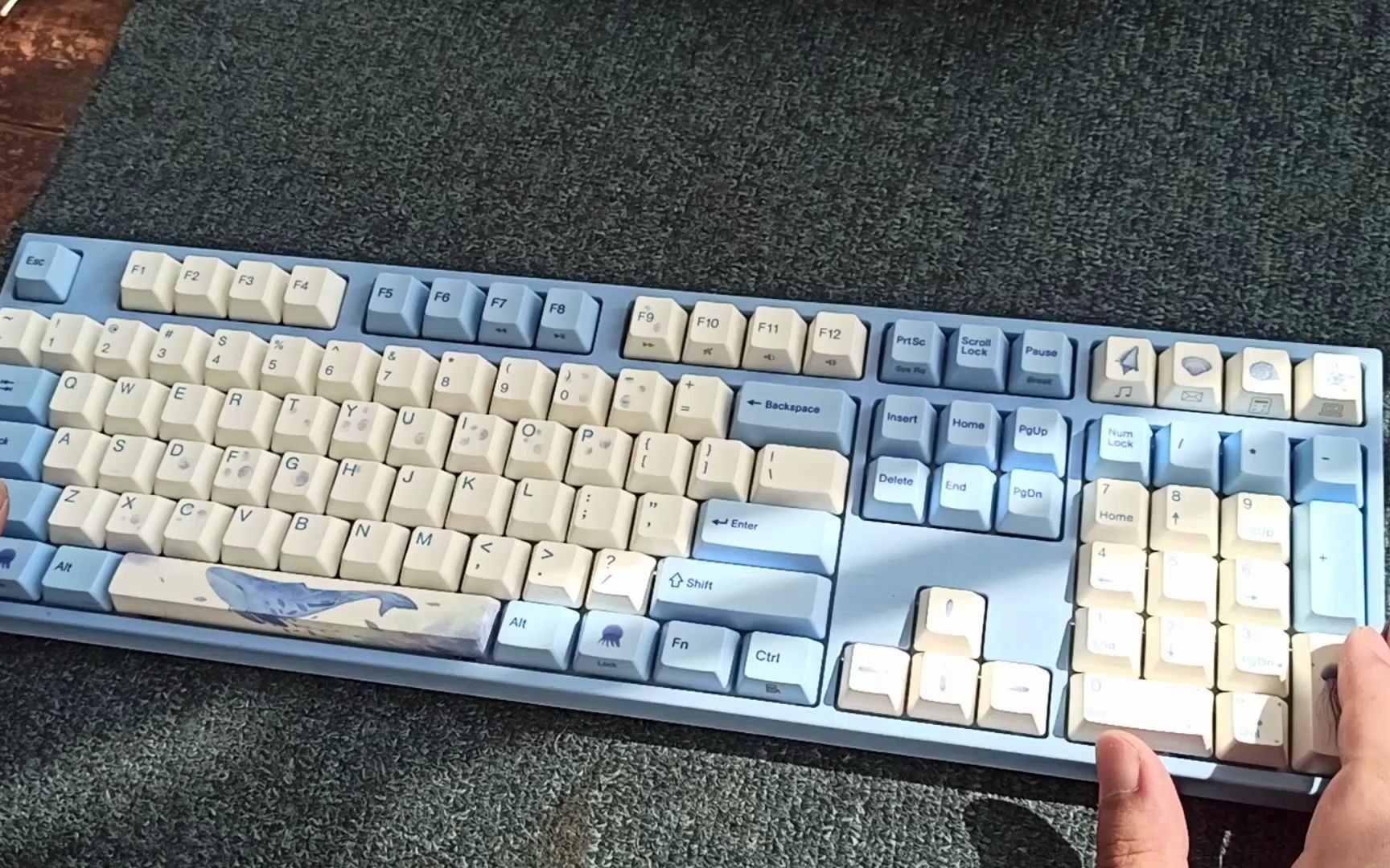 阿米洛varmilo 108海韵机械键盘拆解加灯