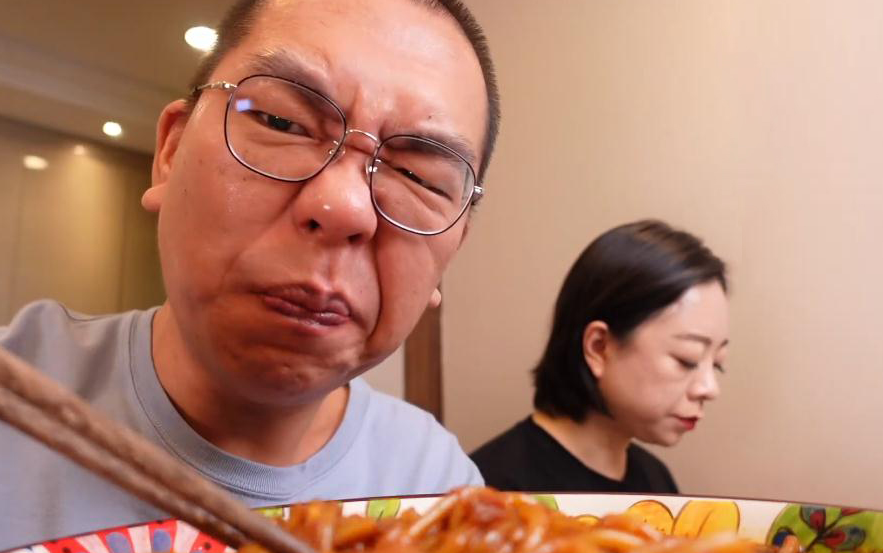 is频道特馋老罗vs傲娇和平的搞笑集锦