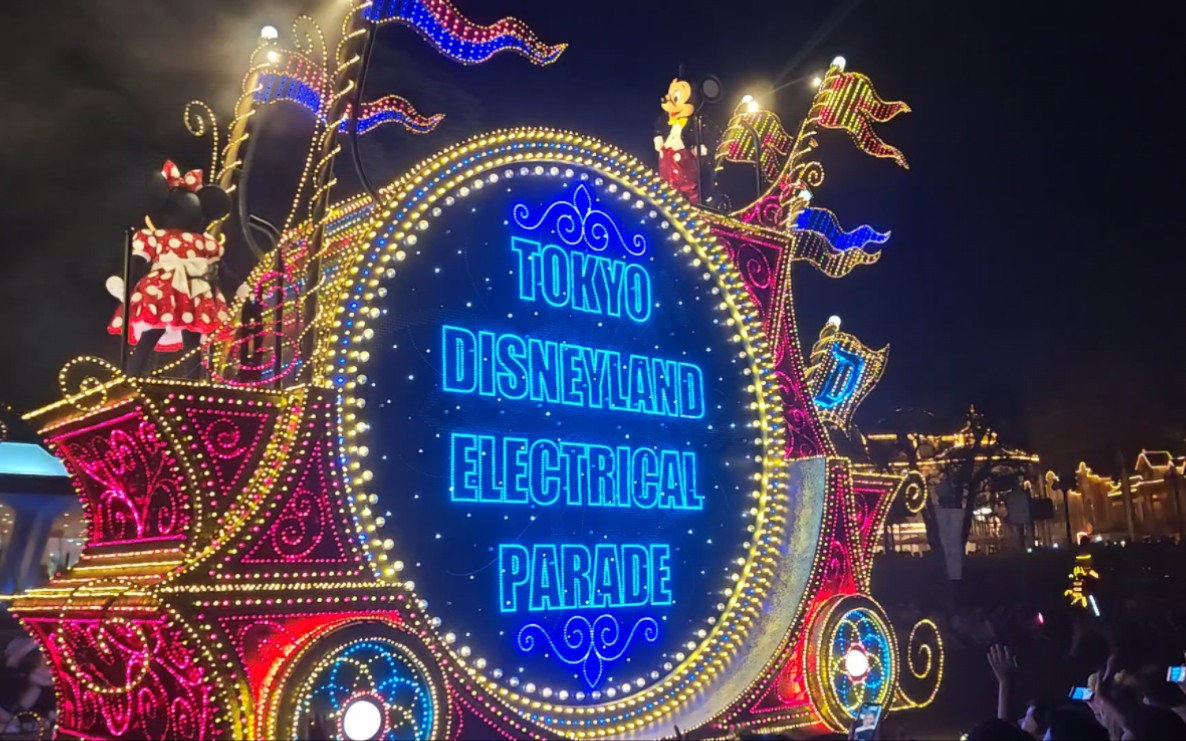 东京迪士尼陆地40周年夜间花车巡游