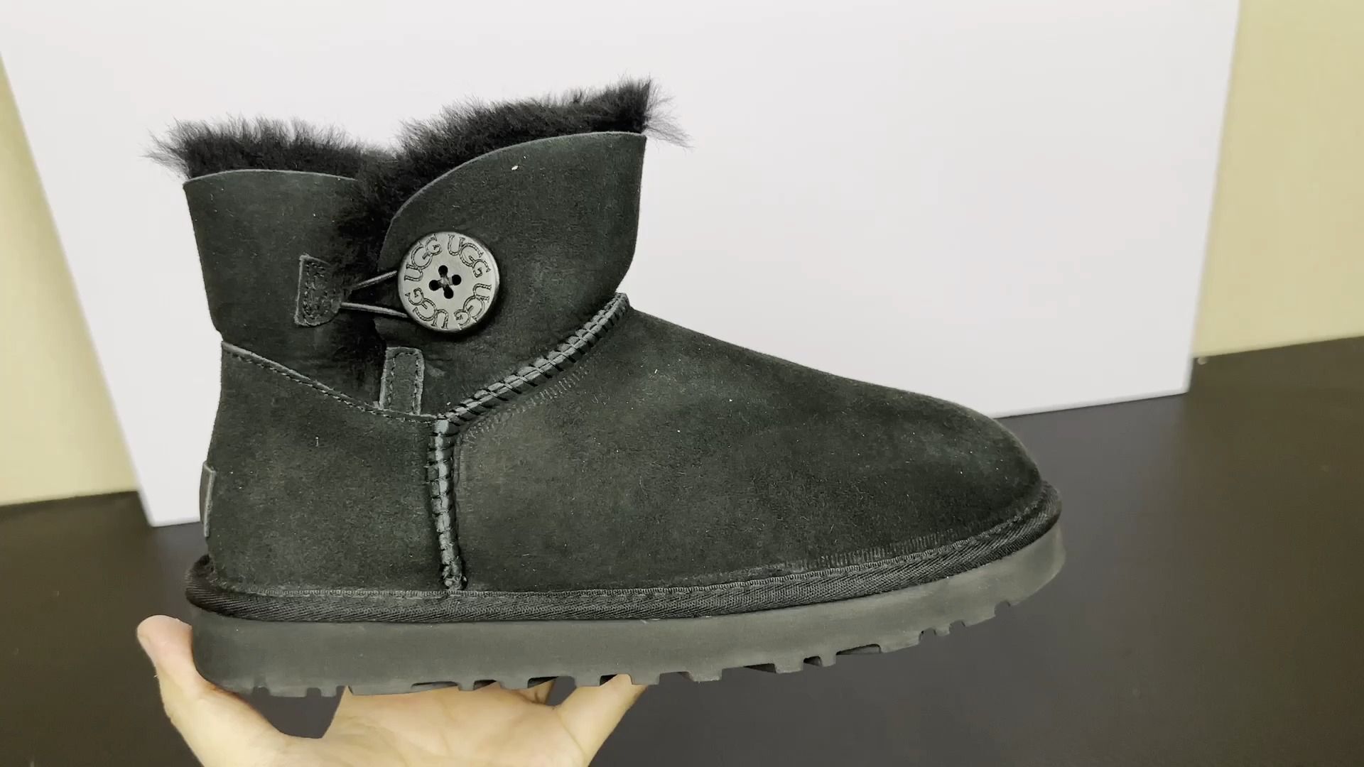 UGG Classic Short II 官方经典款羊皮毛一体雪地靴 墨绿色! 货号:1016422哔哩哔哩bilibili