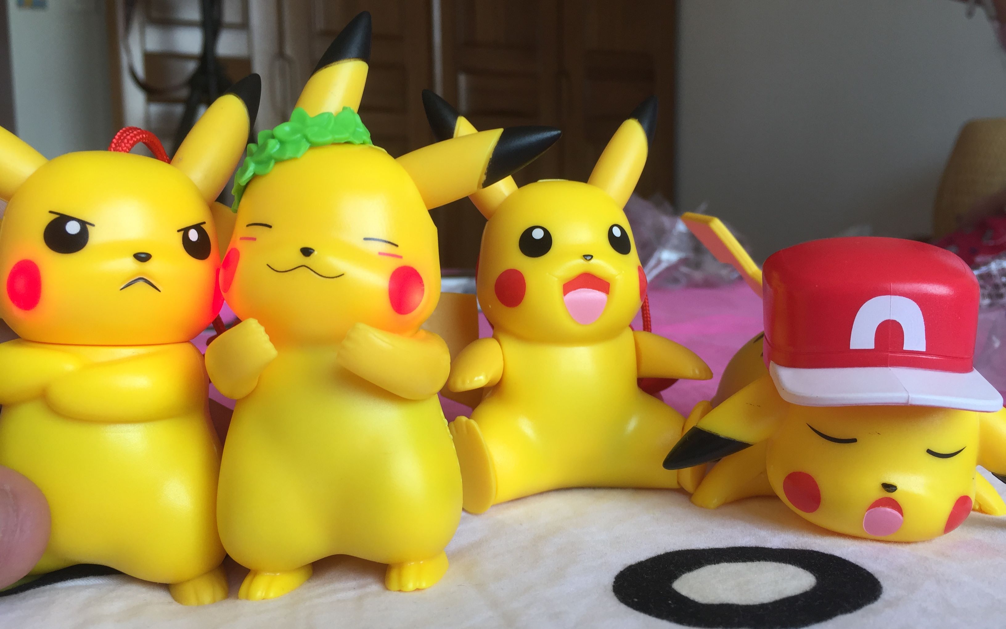【萌神】kfc皮卡丘玩偶17年4月款试玩_哔哩哔哩_bilibili