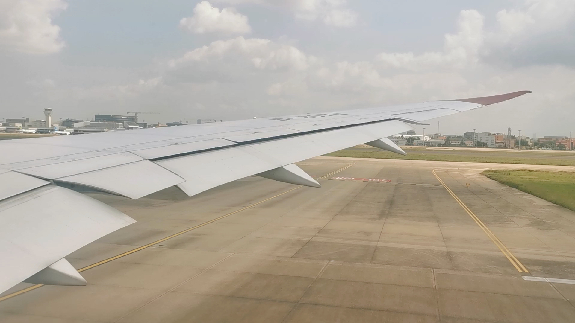 吉祥航空波音787-9上海虹橋國際機場起飛