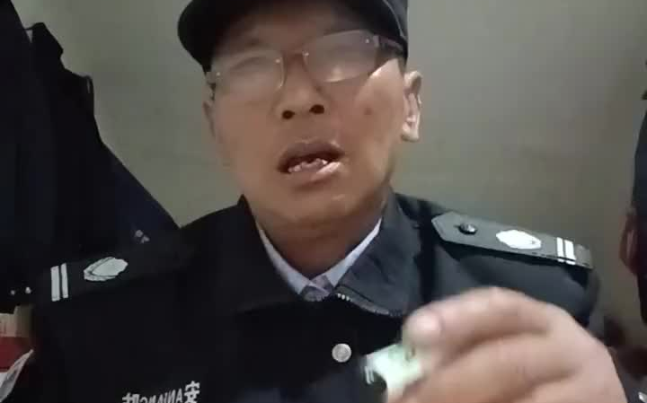 大爷干保安,白吃白喝40年