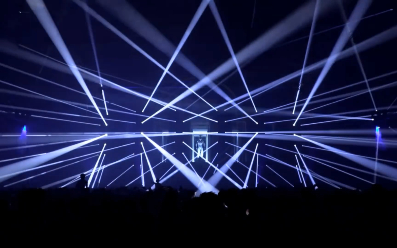 国外电音节灯光秀现场爆炸