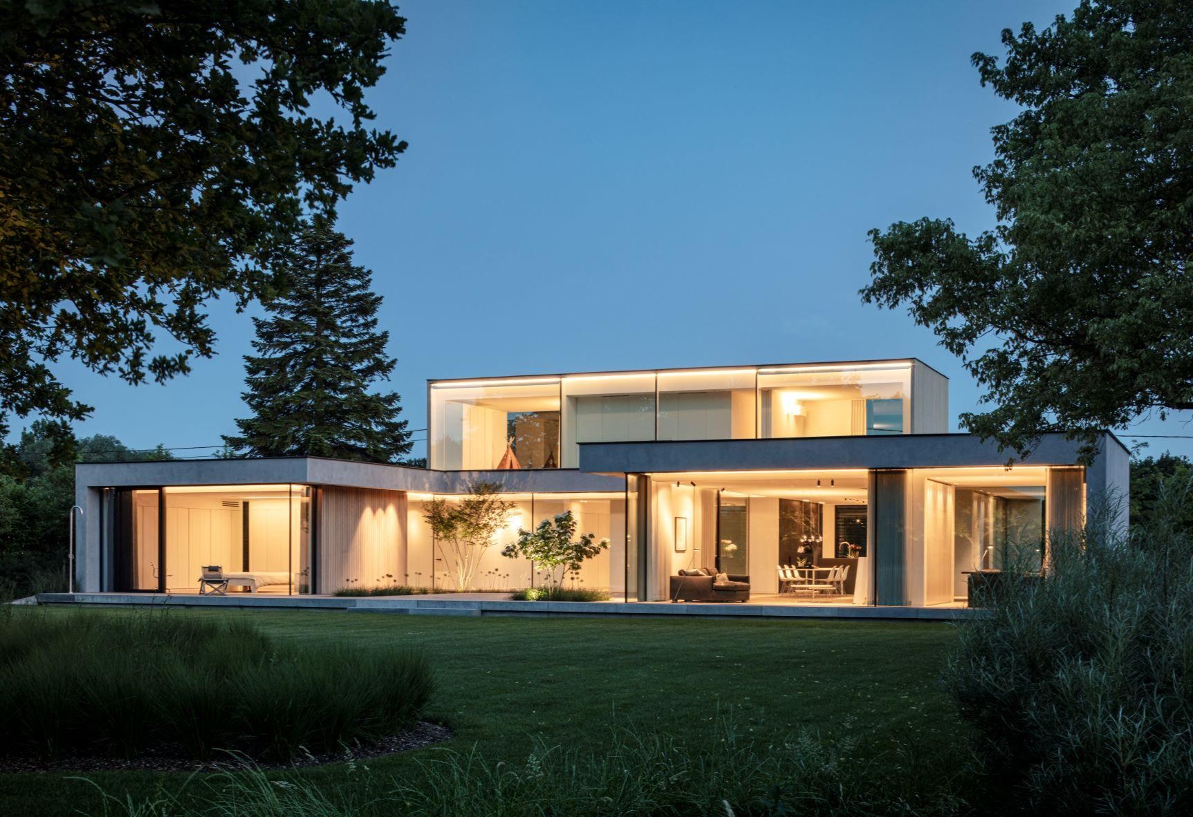 现代别墅设计注重将室内与室外完美融合,形成一种独特的美学效果