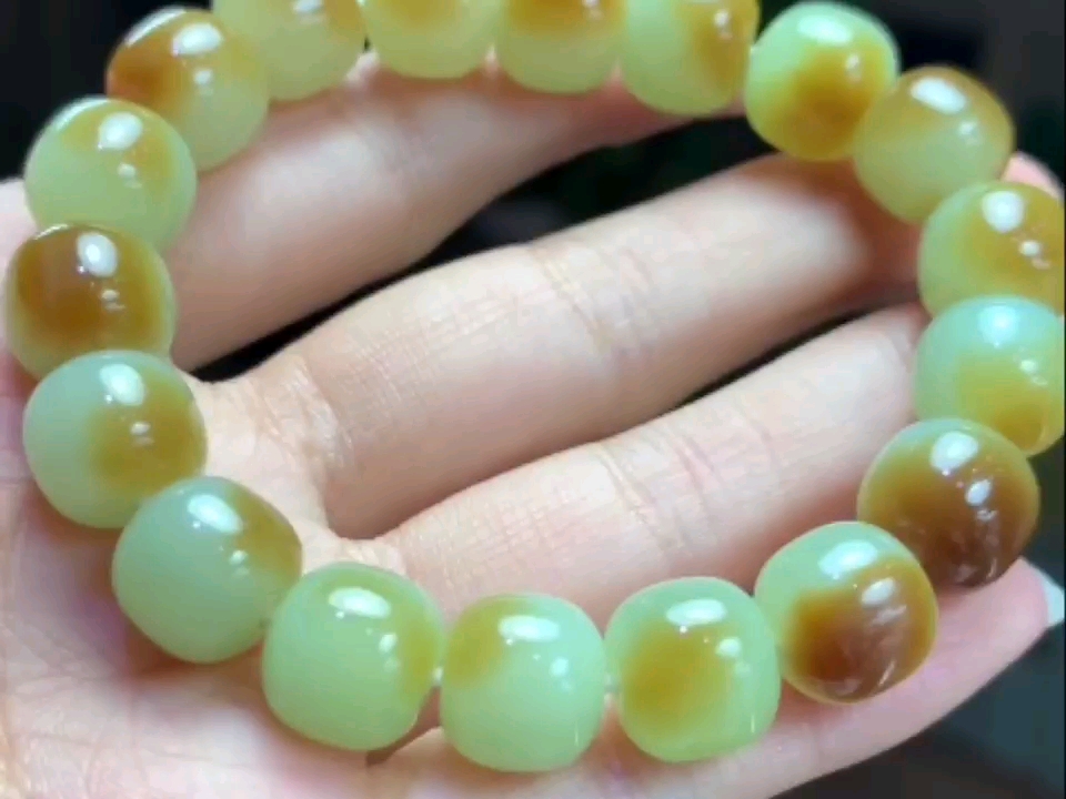 和田玉新疆且末糖料『手串』红糖白肉 糖色老辣 密度高 玉质细腻油润