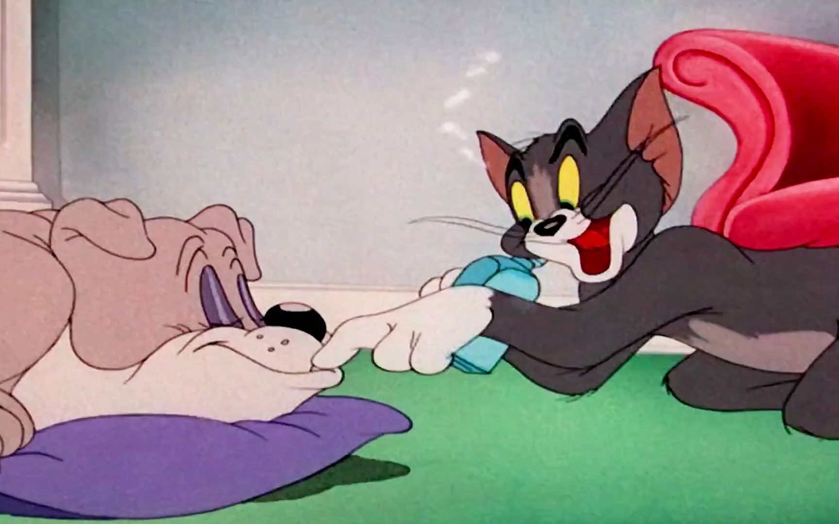 汤姆为了不吵醒斯派克睡觉,给其下安眠药,不料杰瑞从中作梗!