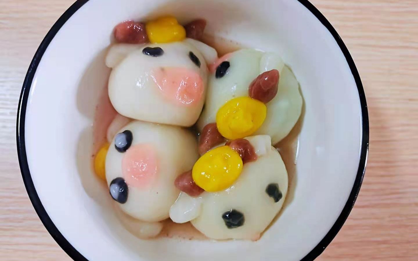 李卉老师带你做手工:小牛汤圆