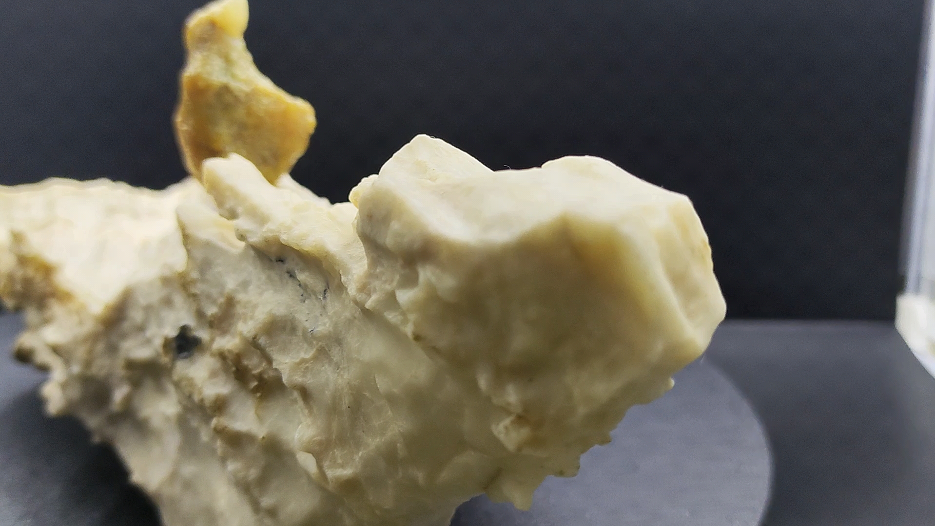 分享天然奇石 降龙罗汉 龙年大吉 天然筋脉石,蛋白石,美玉无瑕