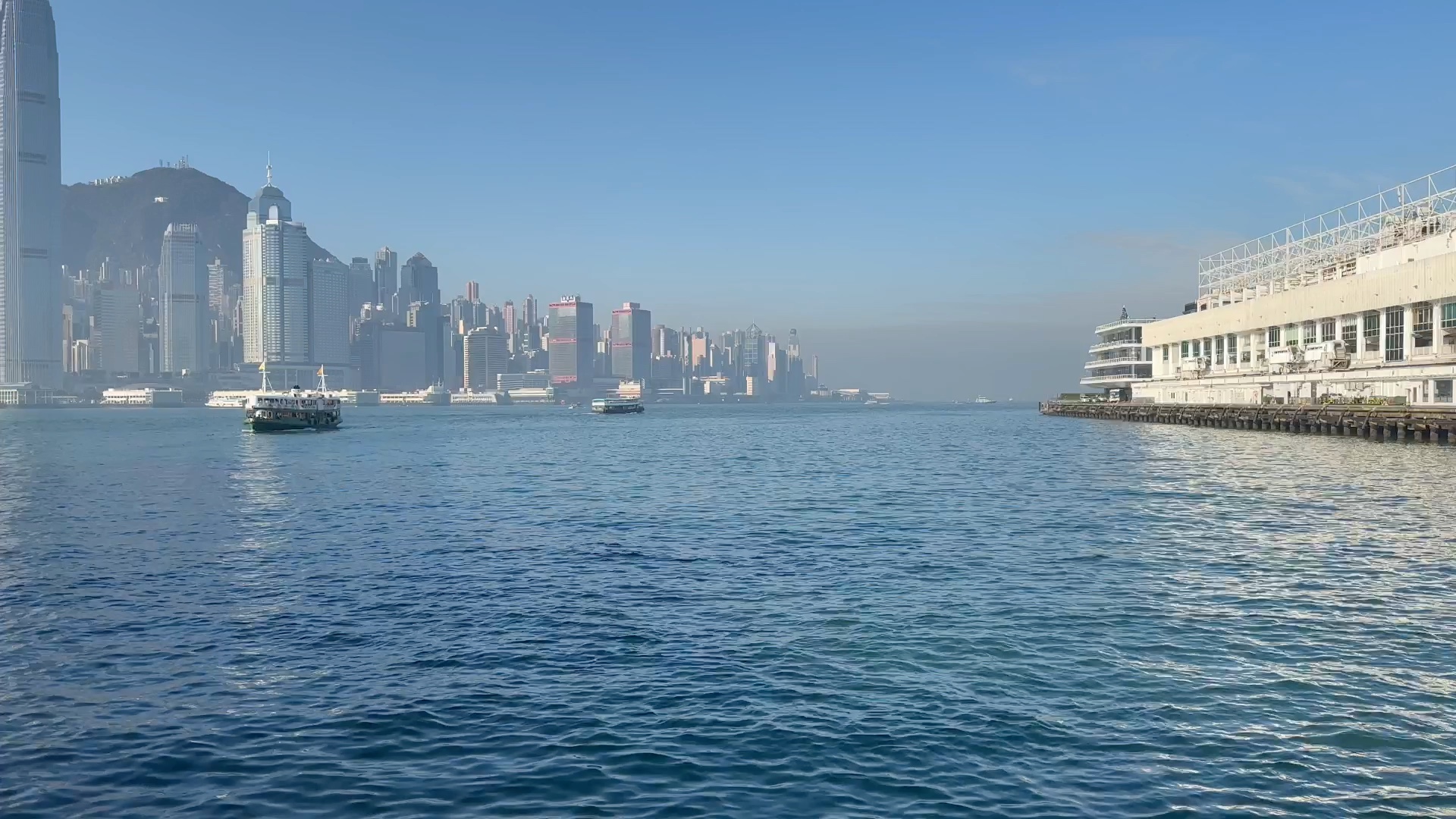 香港尖沙咀天星码头,海水真的很蓝